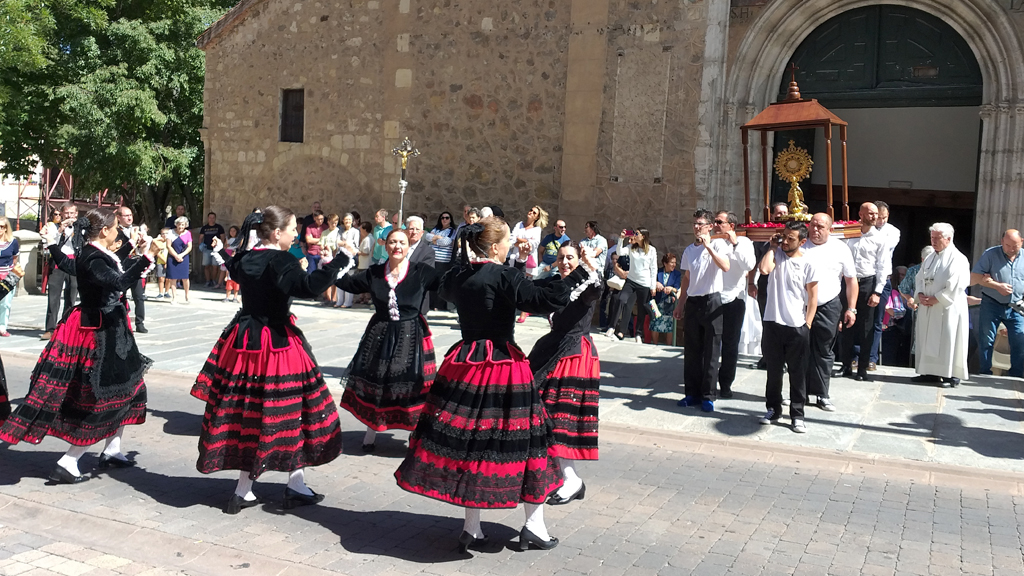 Procesión con el Santísimo en la Catorcenilla de Santa Eulalia 1 8_4_catorcenilla-marcelo
