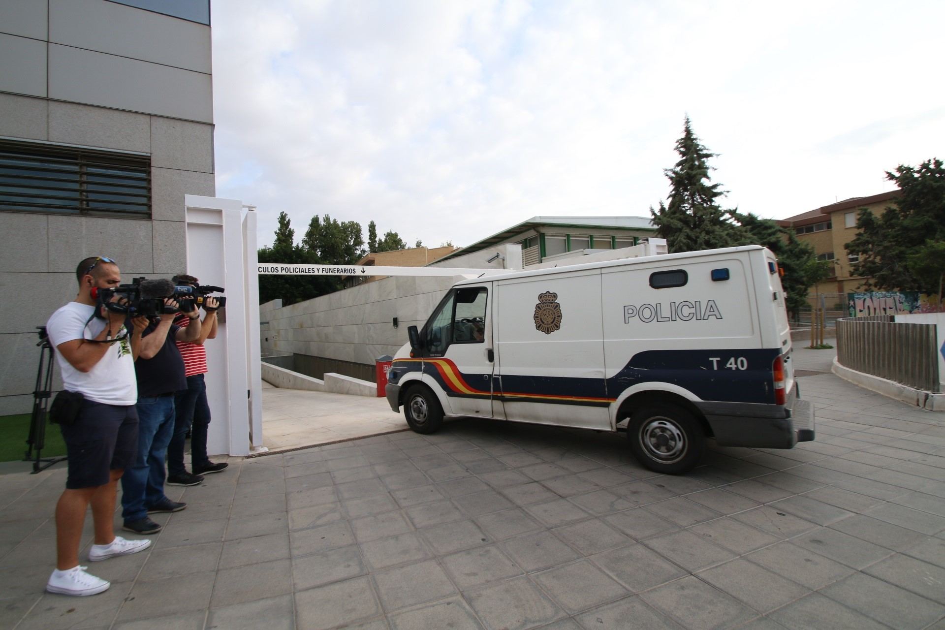 Ana Julia Quezada en su traslado a la Ciudad de la Justicia de Almería.
