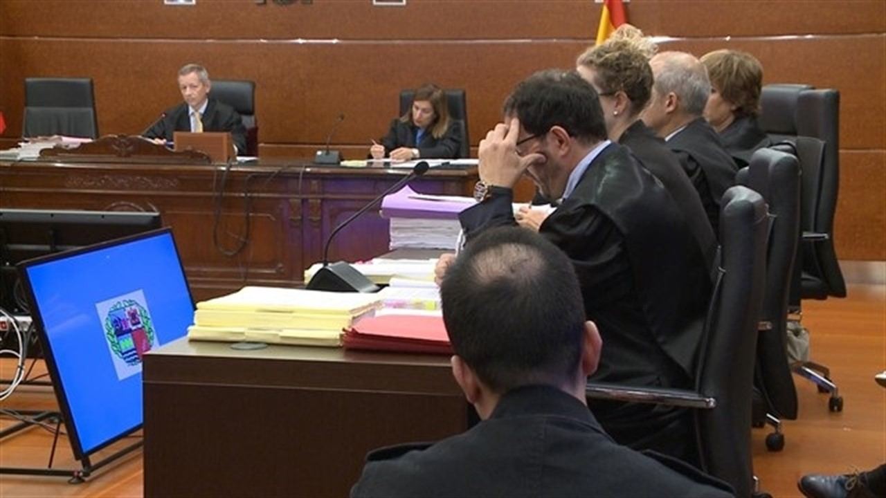 Imagen de un momento del juicio contra Daniel M., el presunto asesino de la bebé Alicia, en la Audiencia de Álava.