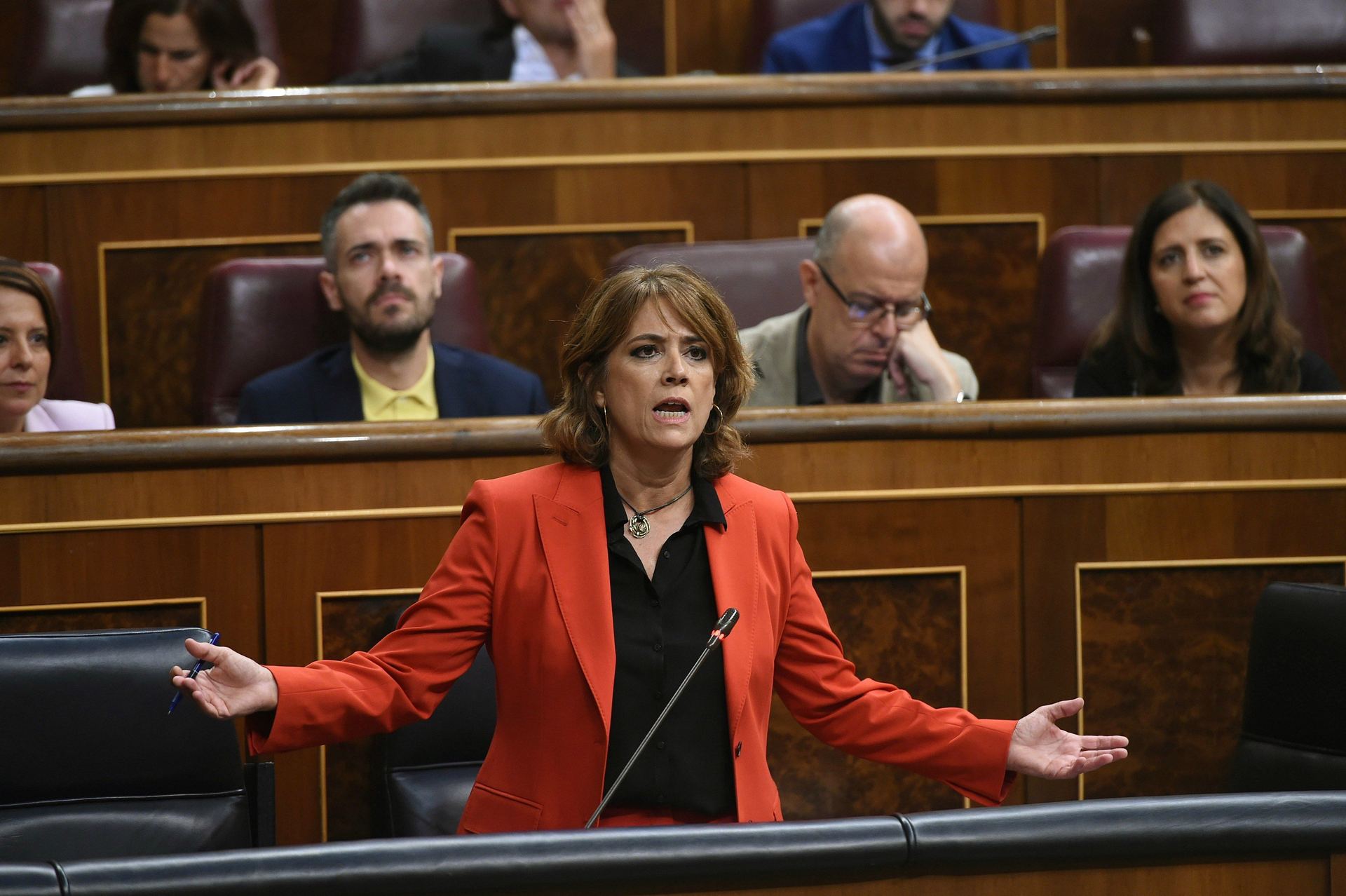 La ministra de Justicia, Dolores Delgado, durante su intervención en la sesión de control al Gobierno de ayer.