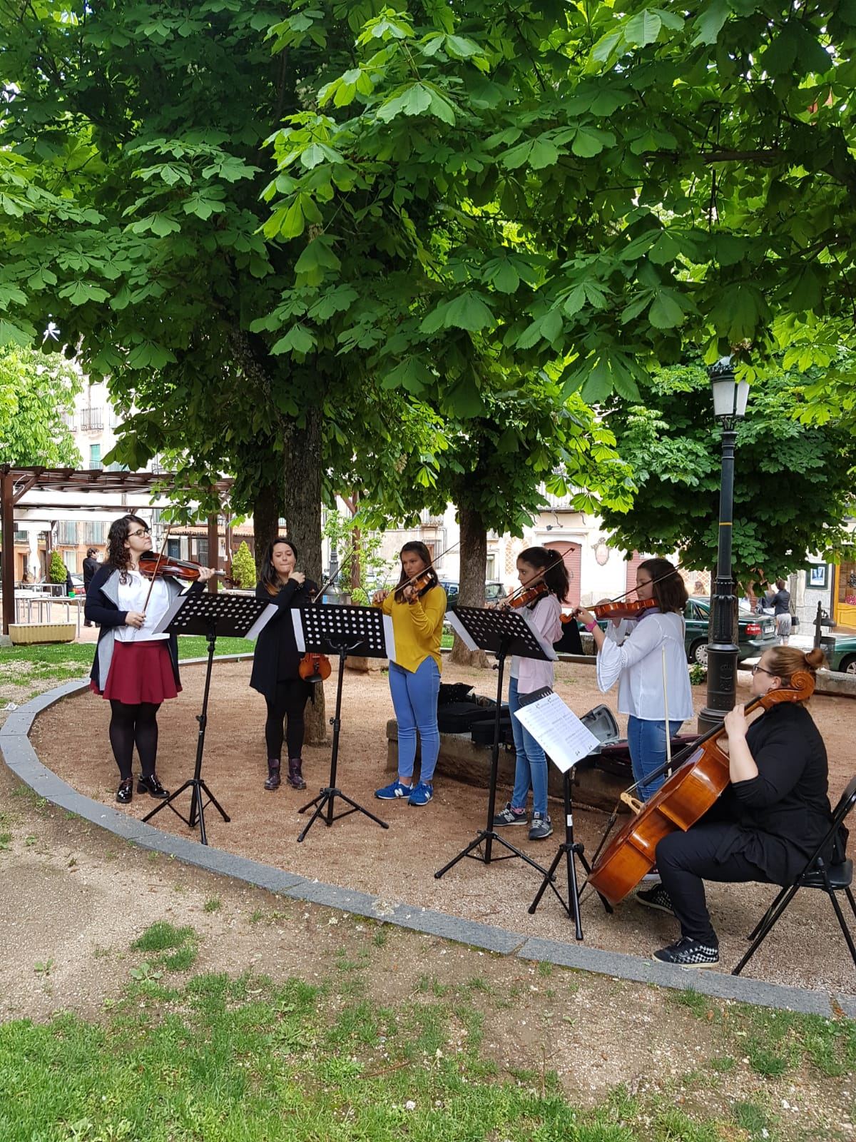 Imagen de archivo de integrantes de la escuela de música del Real Sitio.