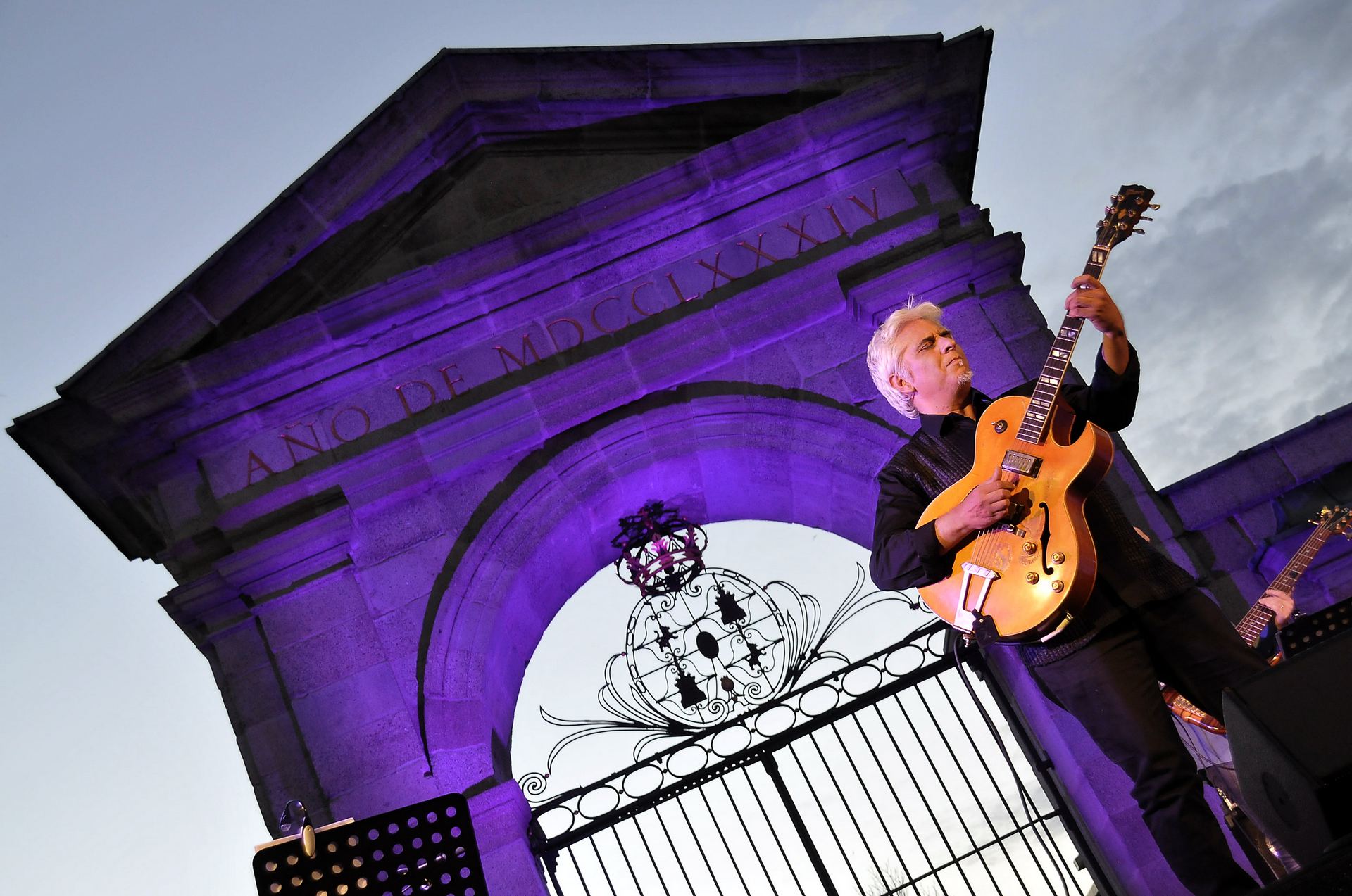 El valenciano Ximo Tebar fue uno de los protagonistas de la GranJazz frente a la Puerta de la Reina.