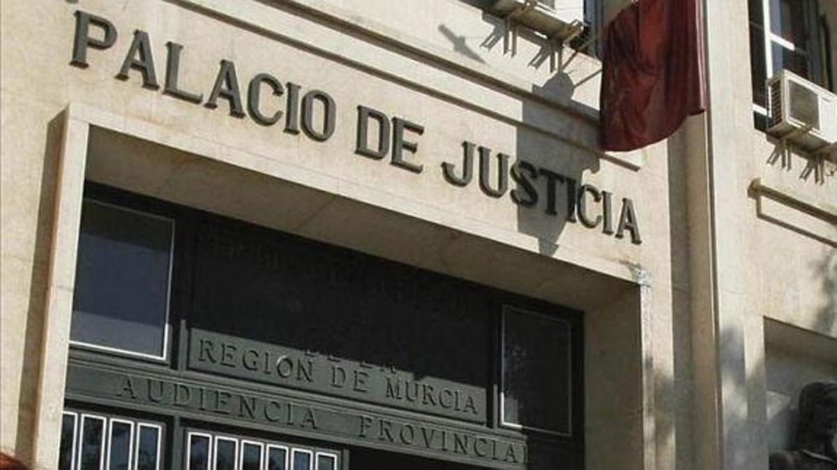 Imagen de archivo de la Audiencia Provincial de Murcia, donde se juzgará al acusado el próximo martes.
