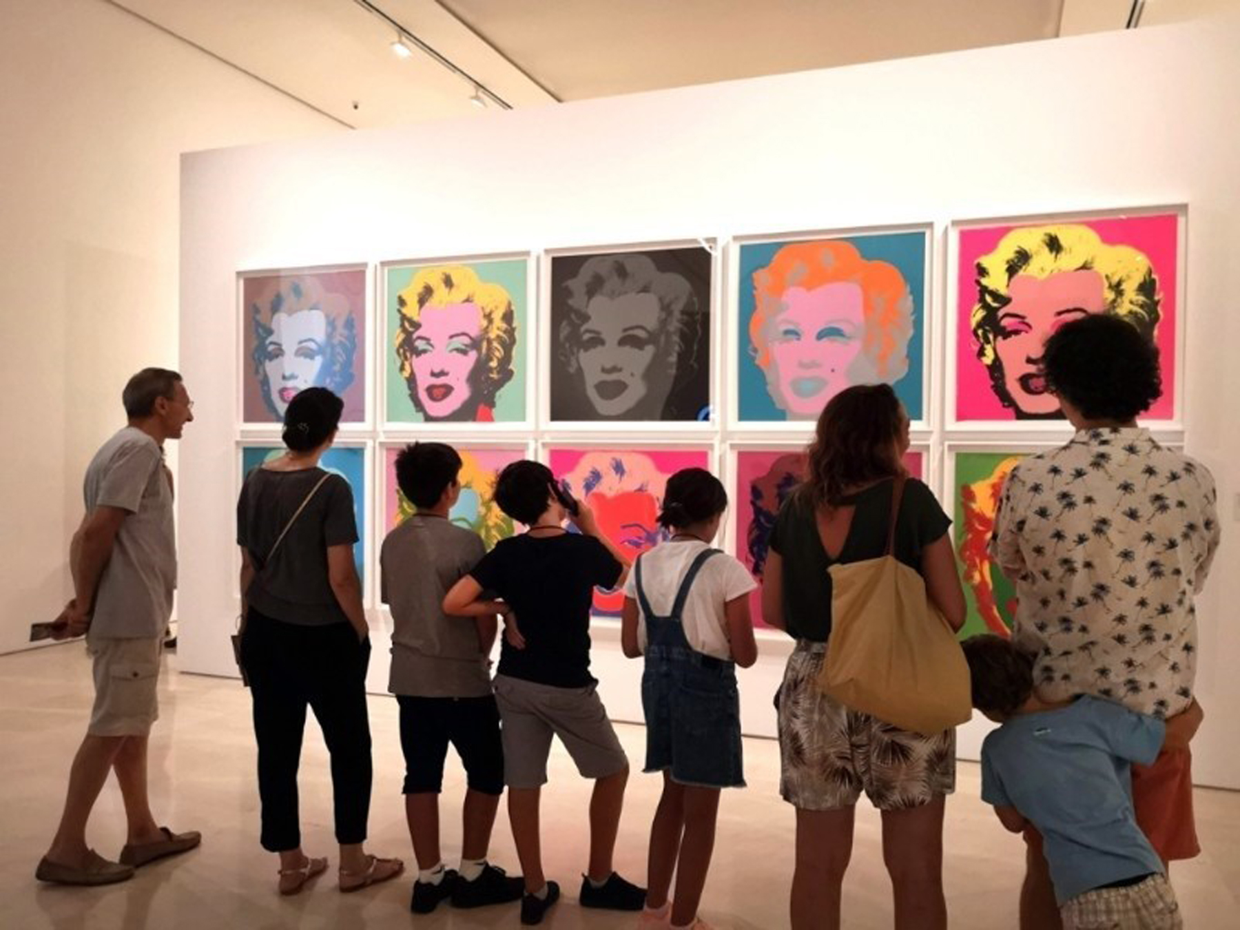 Visitantes a la exposición de Andy Warhol en el Museo Picasso de Málaga.
