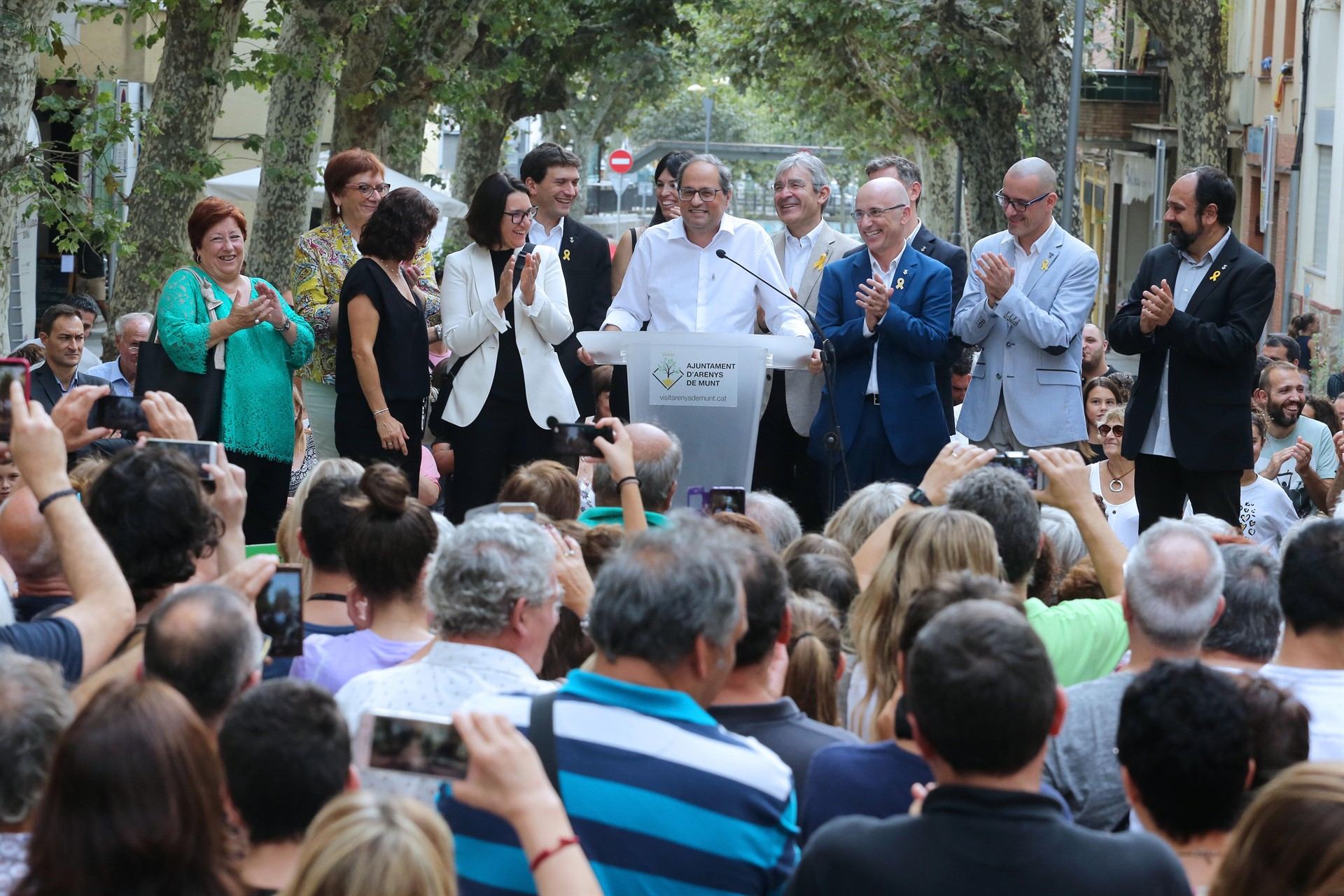 Quin Torra inaugurando la urbanización del tramo central de la riera de Arenys de Munt, en Barcelona.