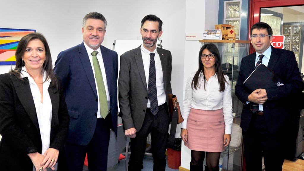 Los representantes de Cruz Roja Española - Segovia y de las instituciones colaboradoras en la presentación de los resultados del Plan de Empleo.