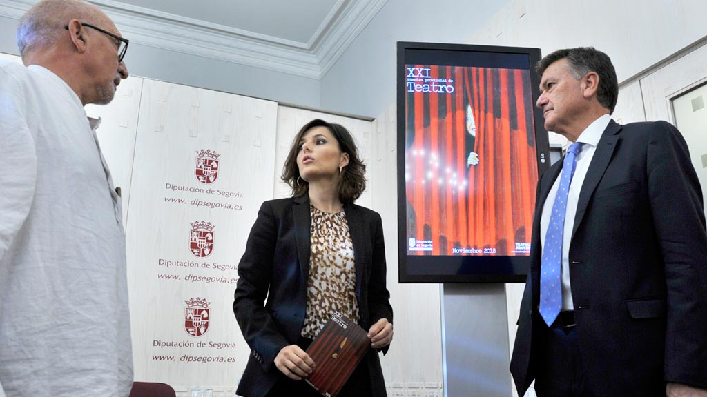 Presentación de la Muestra de Teatro en el Salón del Trono de la Diputación. / kamarero