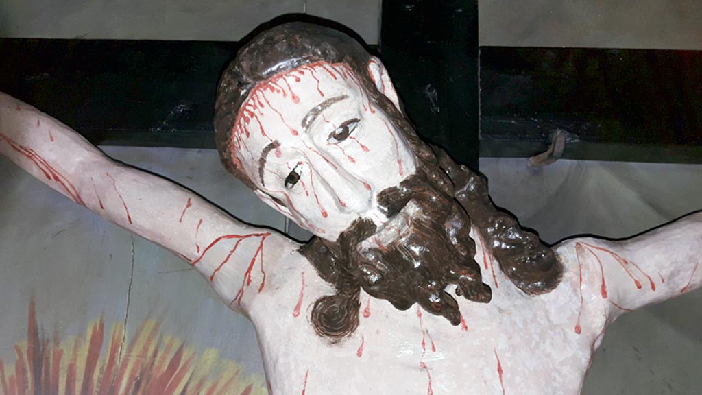 Estado de parte de la talla, ya restaurada. / el adelantado