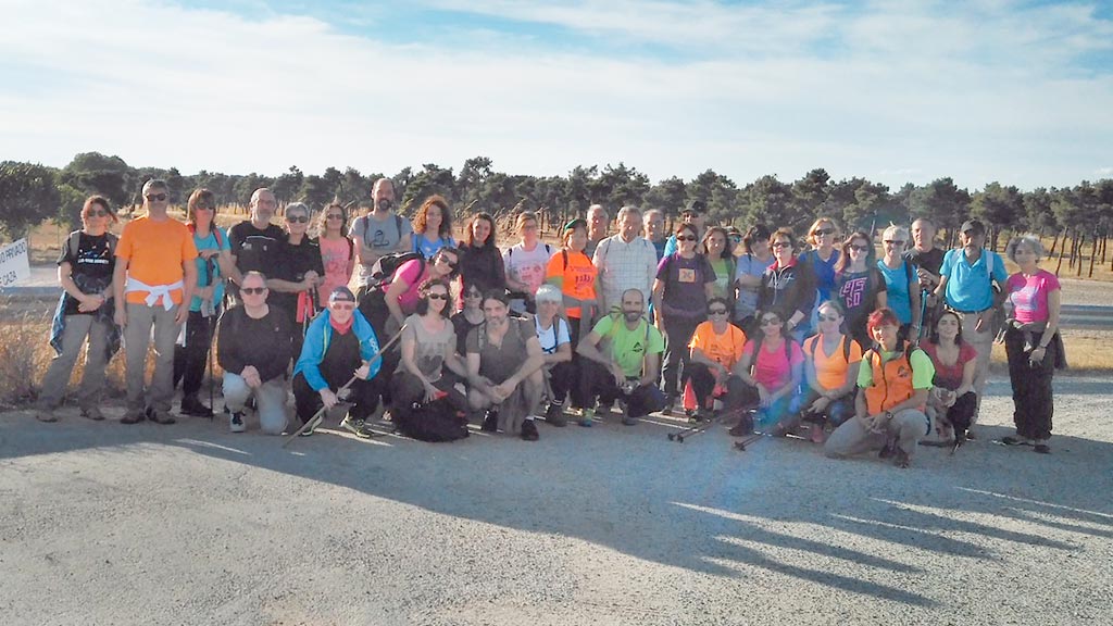 Participantes en la primera ruta de otoño nocturna, por Carbonero y Bernardos. / el adelantado