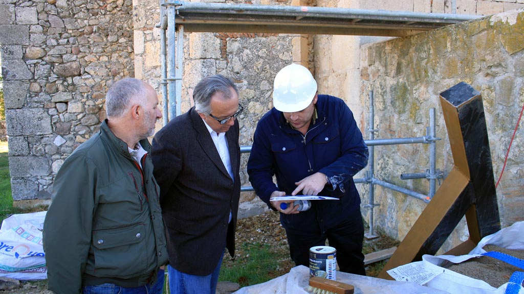 El delegado territorial de la Junta comprobó ayer el estado de obras. / el adelantado