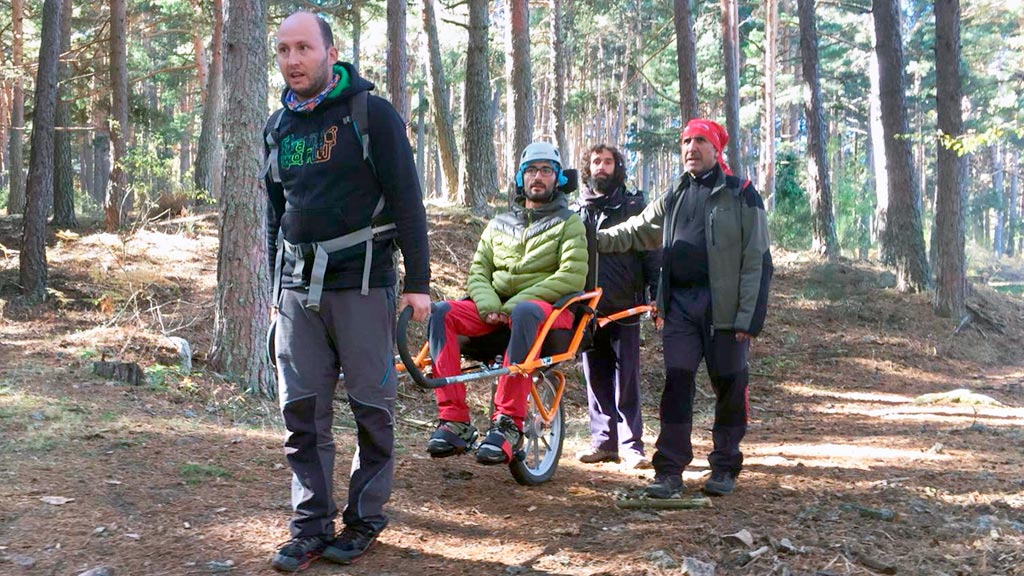 Participantes en una ruta anterior para personas con discapacidades. / el adelantado
