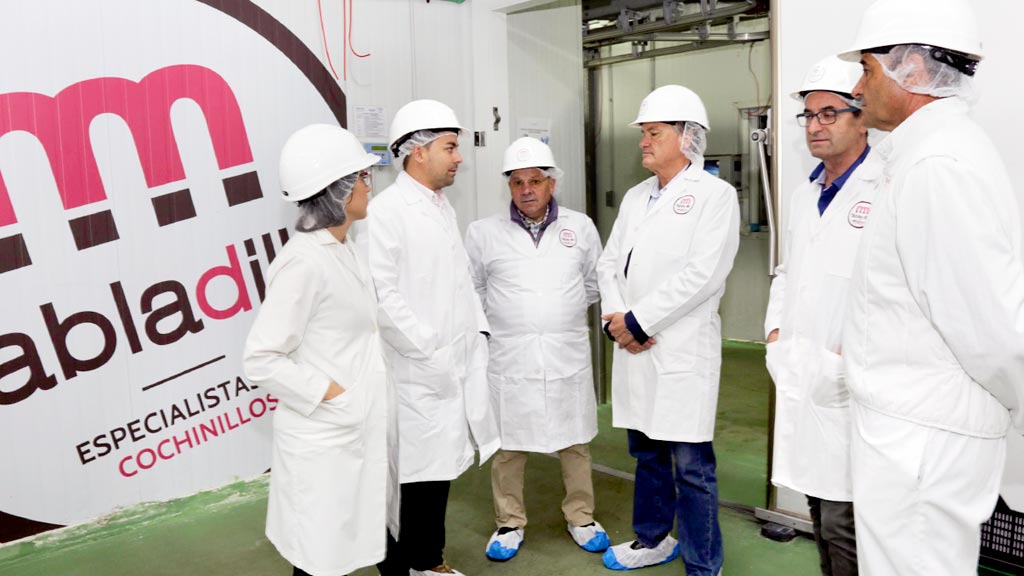 Un momento de la visita del presidente a las instalaciones de Tabladillo. / el adelantado