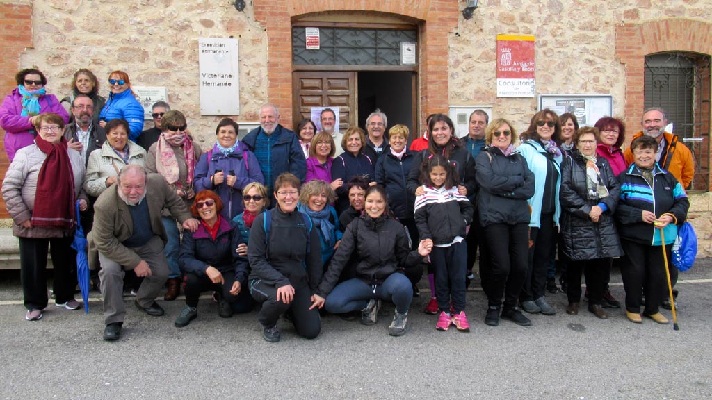 Participantes en el acto celebrado en las escuelas. / el adelantado