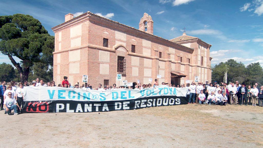 Imagen de archivo de una protesta contra la planta de residuos de Aldeanueva del Codonal. / el adelantado