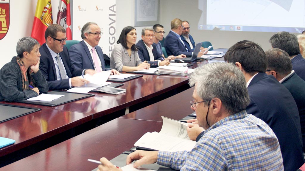 Un momento de la Comisión de Medio Ambiente celebrada ayer en la Delegación Territorial. / el adelantado