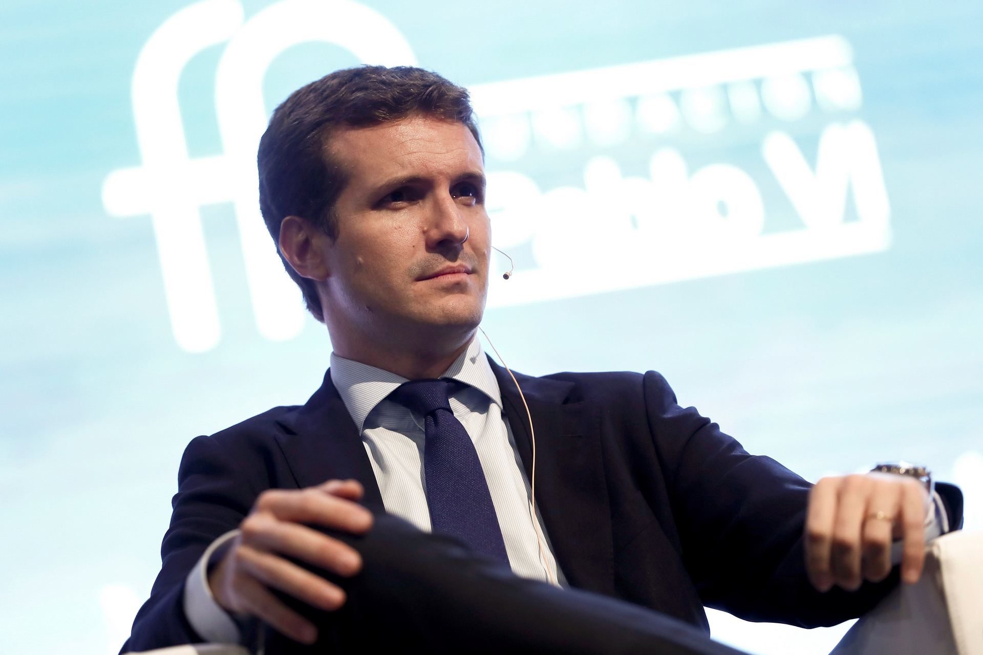 El líder del Partido Popular, Pablo Casado, atiende a los medios de comunicación en una rueda de prensa.