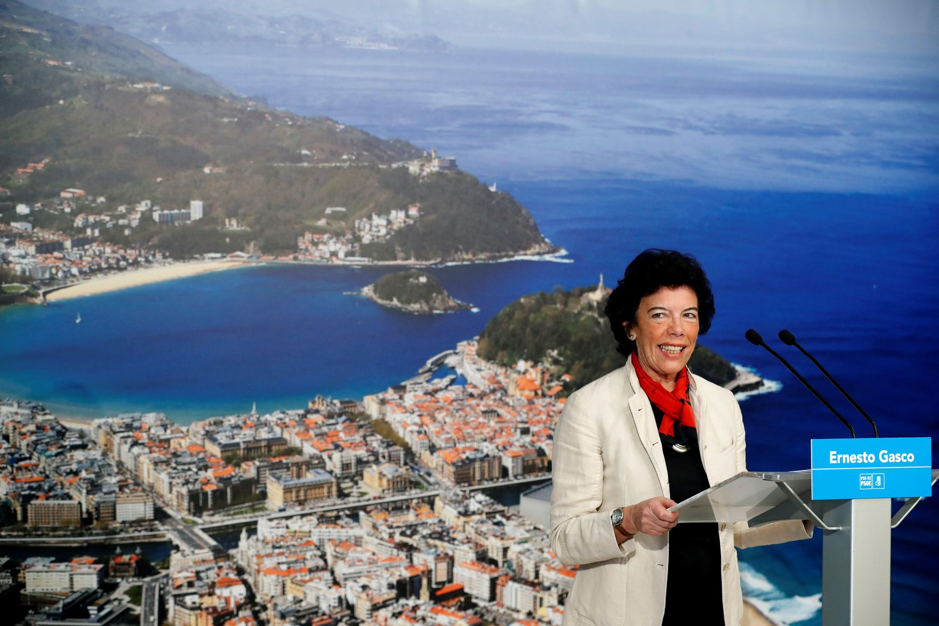 Isabel Celaá en acto del partido en San Sebastián