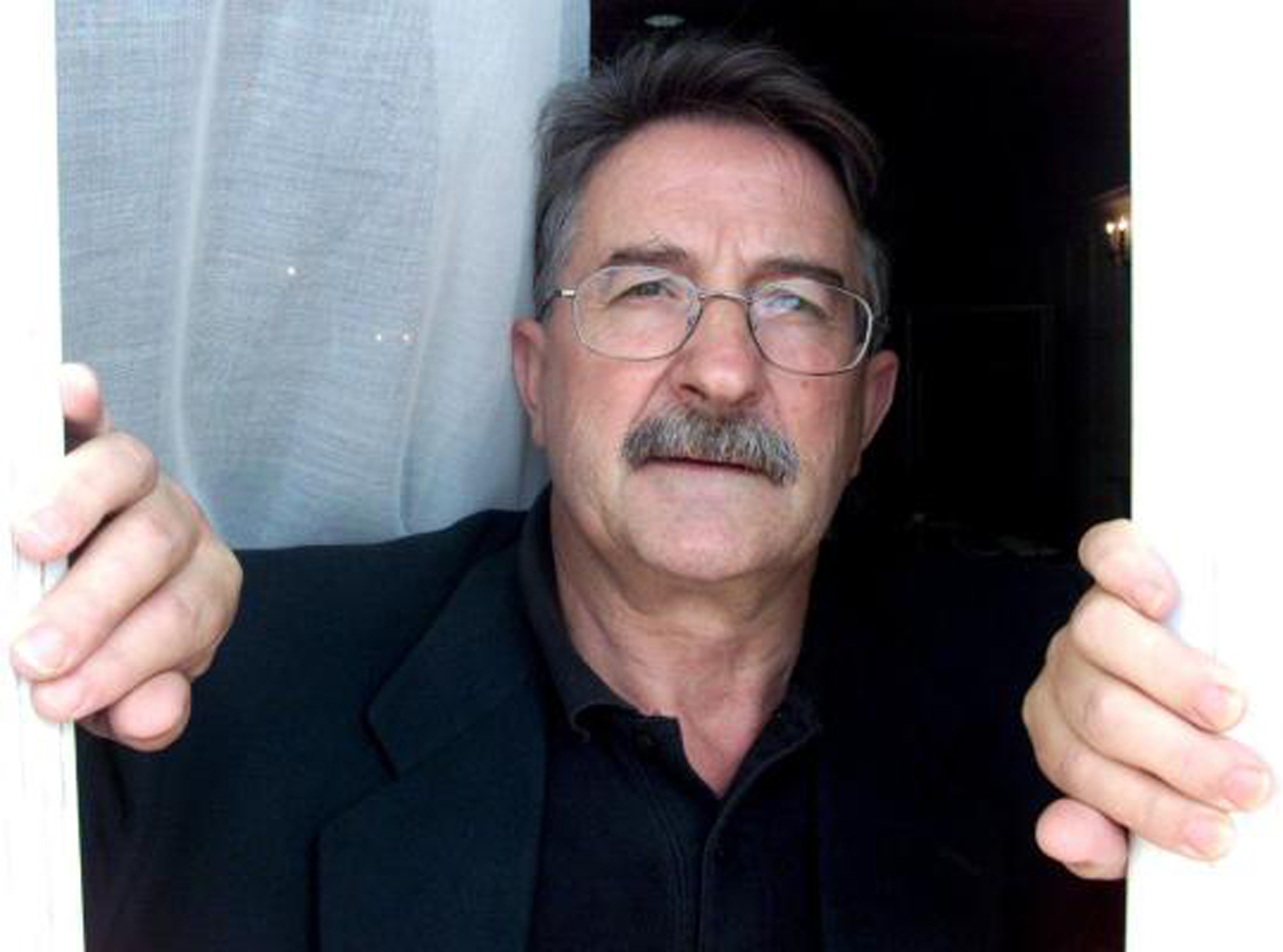 28 01El antropólogo Mikel Azurmendi desgrana los encuentros con los miembros de la organización religiosa.