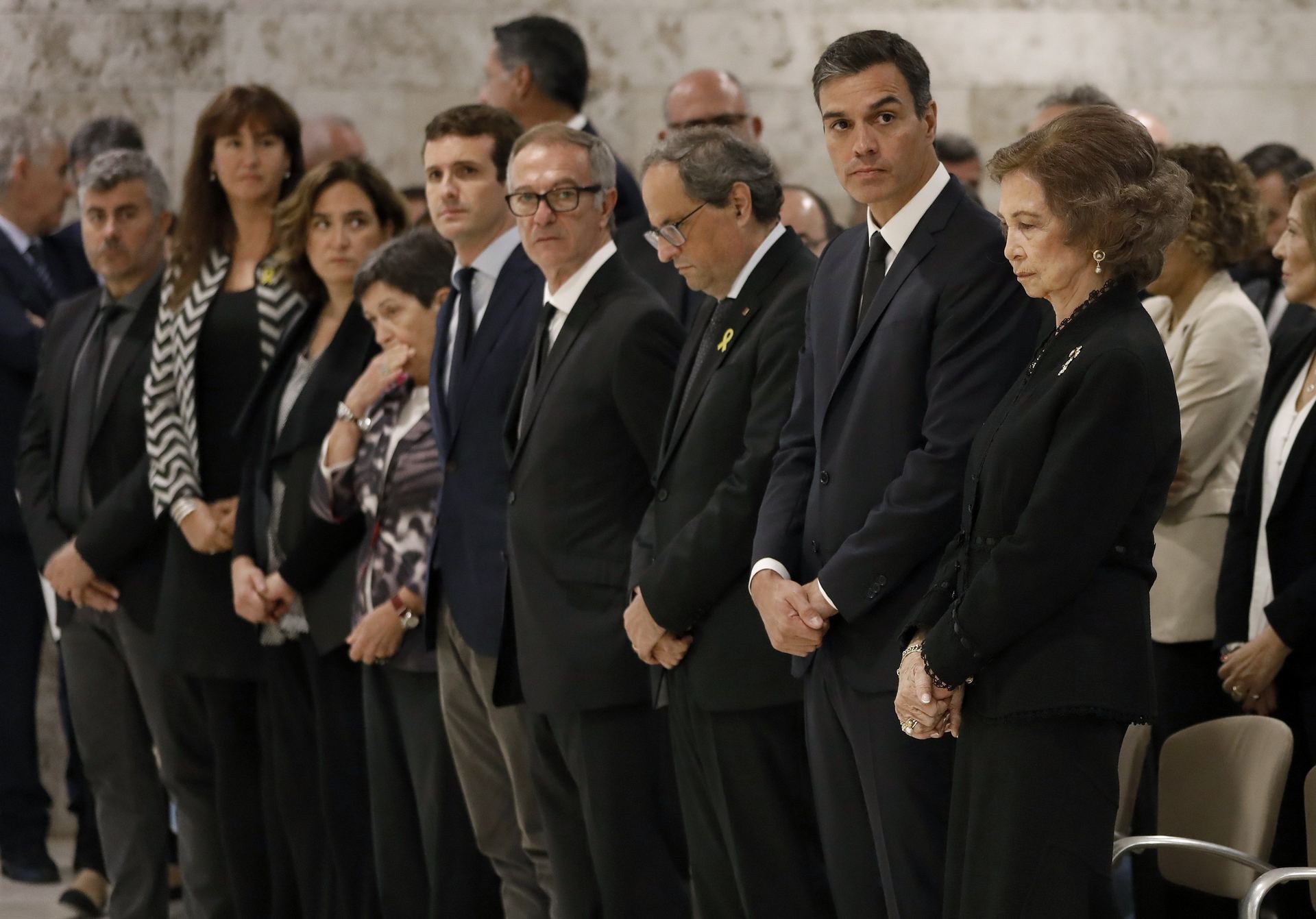 La Reina Sofía, Sánchez, Casado y Colau durante el funeral de Caballé.