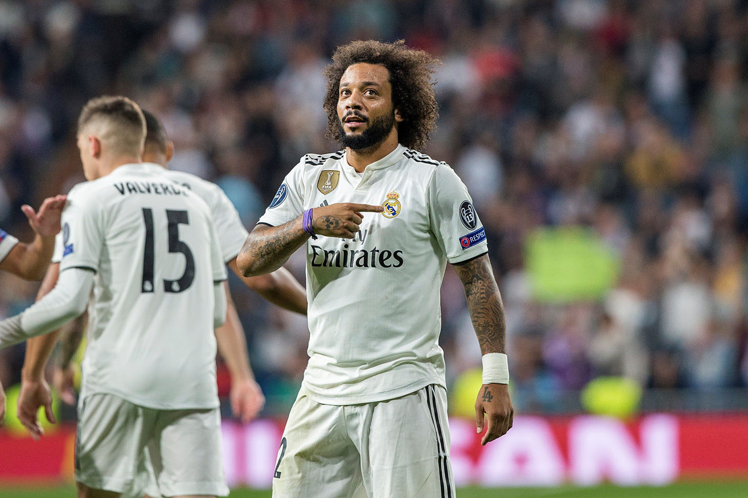 Un pobre consuelo 1 Marcelo se señala el escudo del Real Madrid después de marcar el segundo gol en la victoria blanca ante el Viktoria Plzen checo.