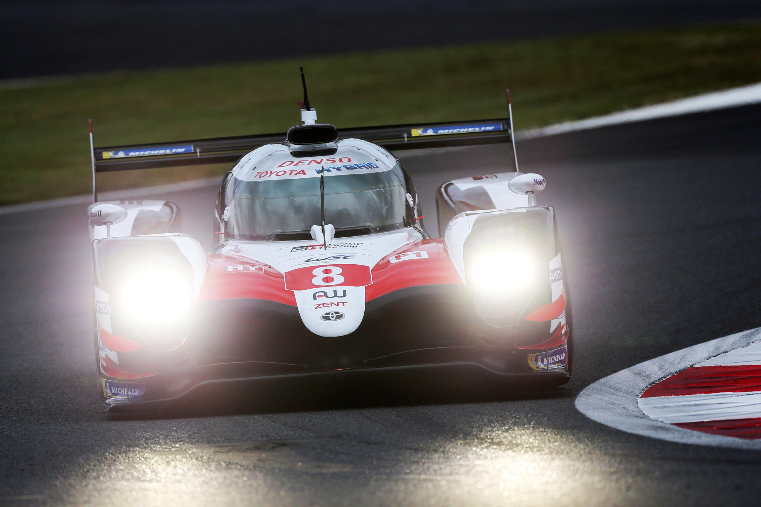 Fernando Alonso, que pilota el coche ‘8’ de Toyota junto al suizo Sebastien Buemi y al japonés Kazuki Nakajima, durante los entrenamientos en Fuji.