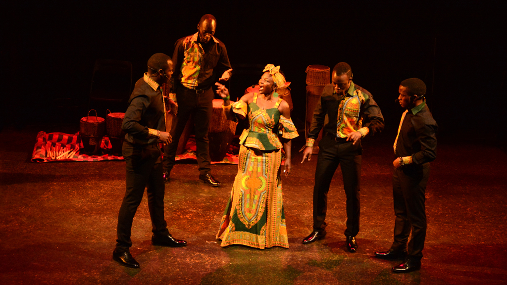 El grupo ugandés ‘Aba Taato’ interpreta en sus espectáculos géneros como el góspel americano y africano, así como, canto étnico y pop.