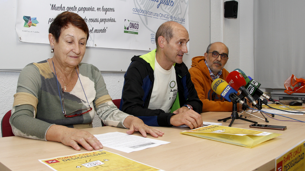 Los representantes del colectivo de oenegés de Segovia en la presentación del programa de actividades.