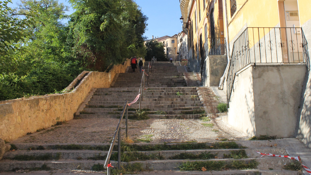 7_1-escaleras-paseo-salonj