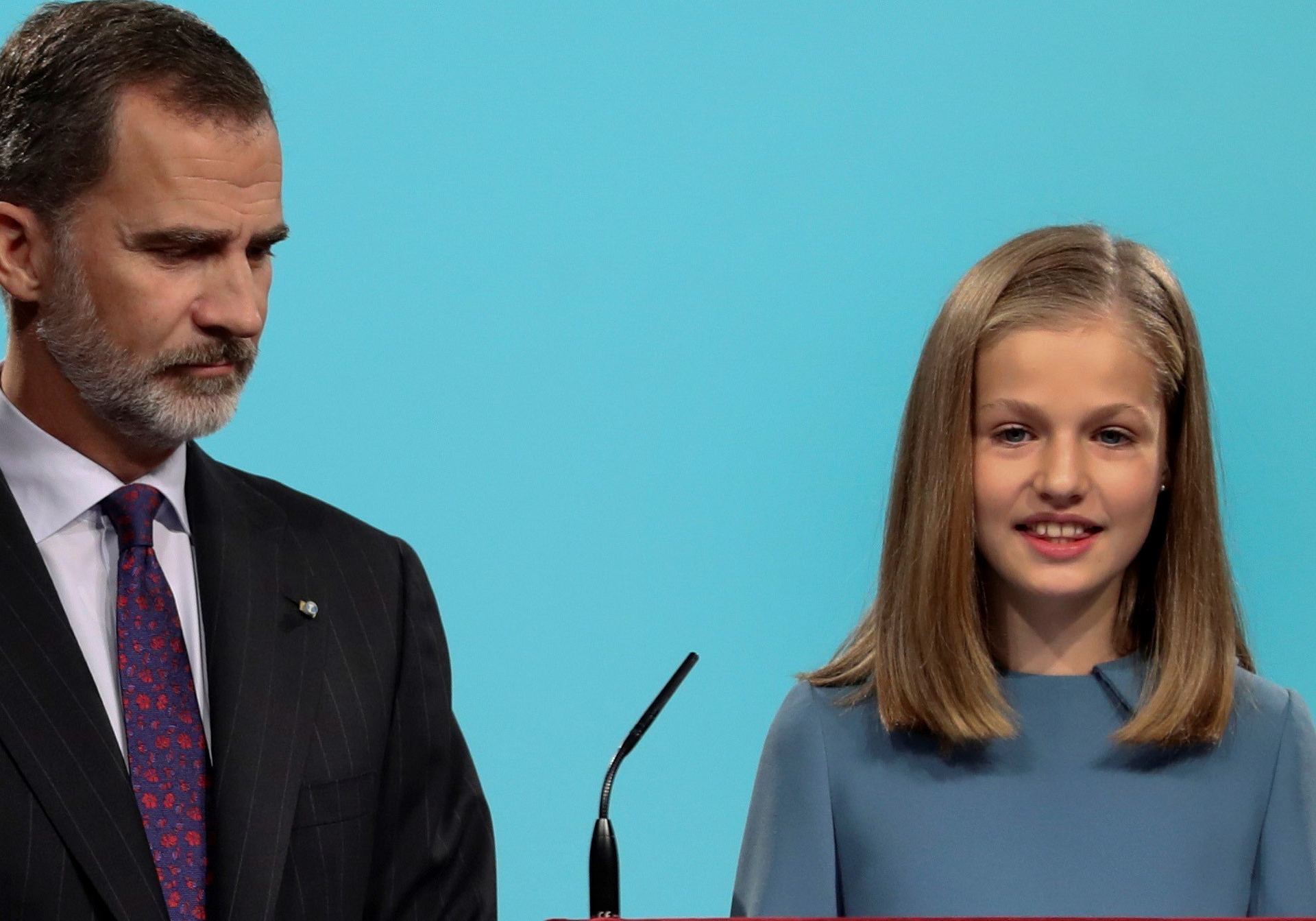 Cumpleaños constitucional 1 El rey Felipe VI junto a su hija, la princesa Leonor, durante la lectura de la Carta Magna en el 13 cumpleaños de la heredera. / efe