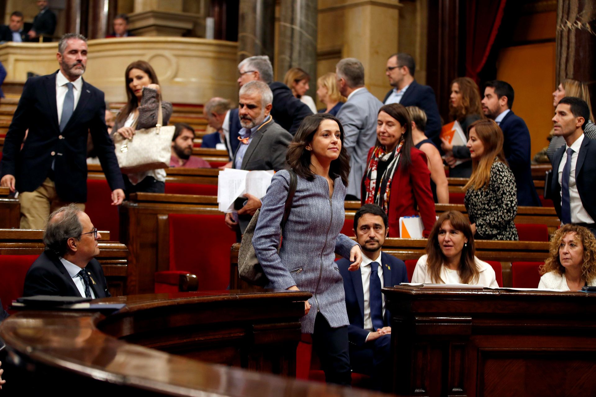 Los diputados de Ciudadanos y Partido Popular abandonaron el hemiciclo antes de la votación.
