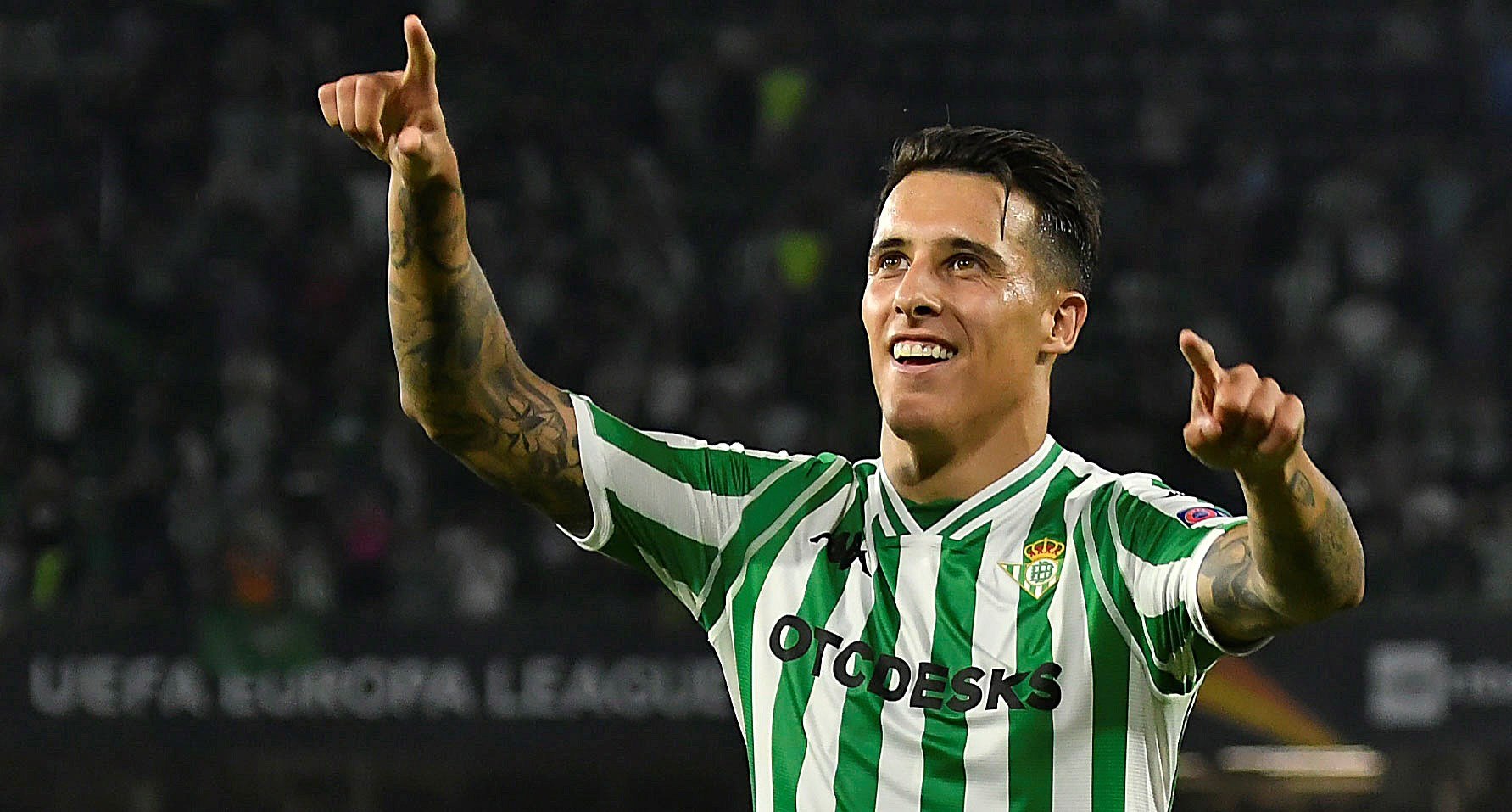 Cristian Tello celebra el tercer gol del Betis en el triunfo ante el Dudelange.