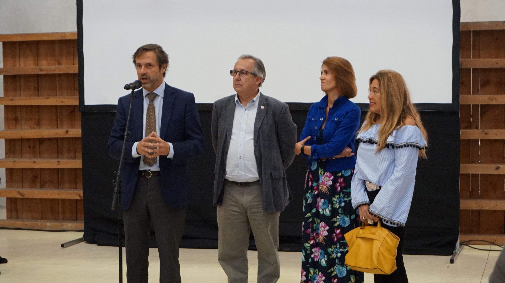 El director general de Turismo junto al delegado territorial, la diputada del ramo y la concejal de Turismo.