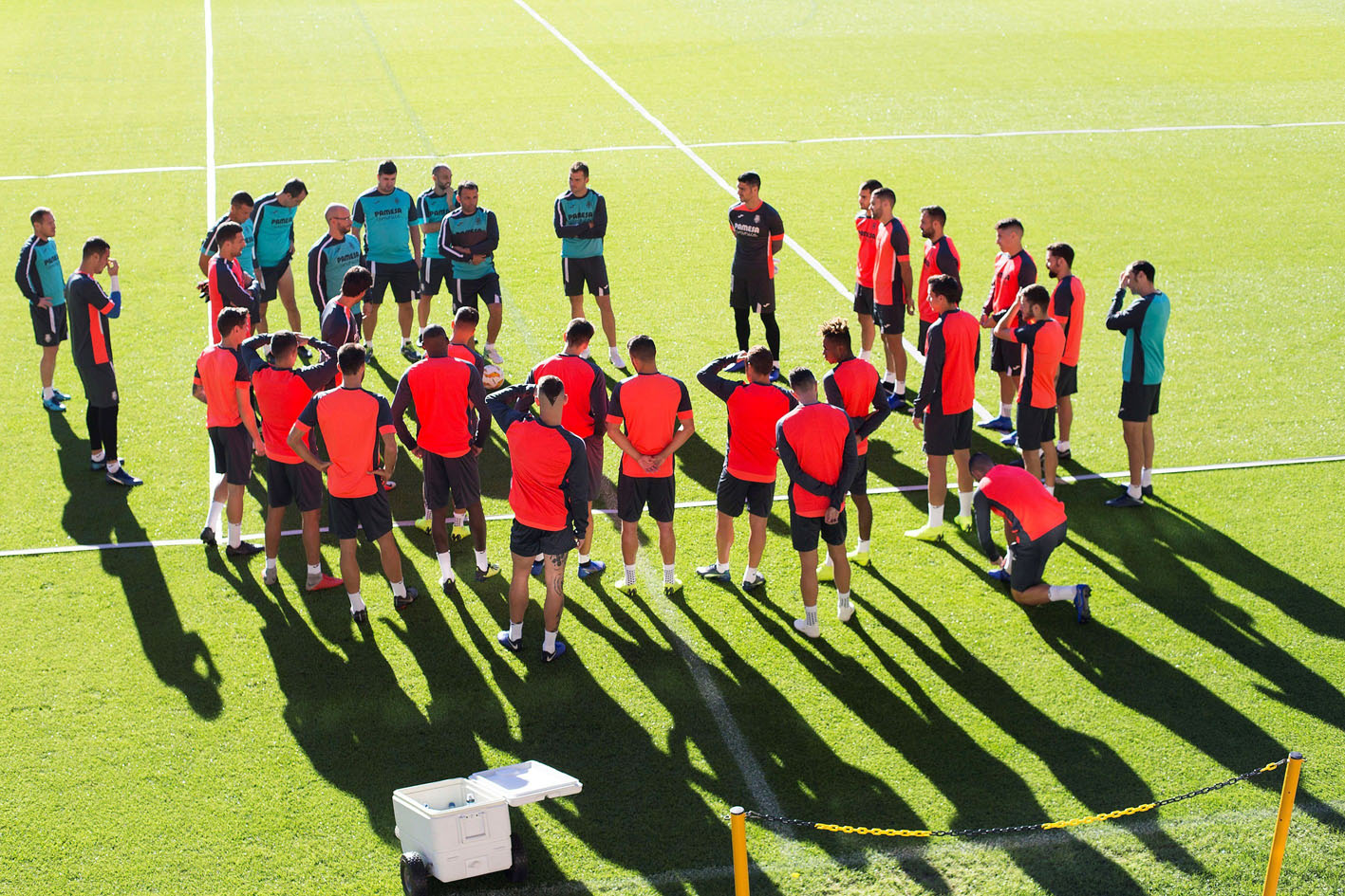 El Villarreal afronta la primera urgencia 1 Los jugadores del Villarreal, en el entrenamiento de ayer.
