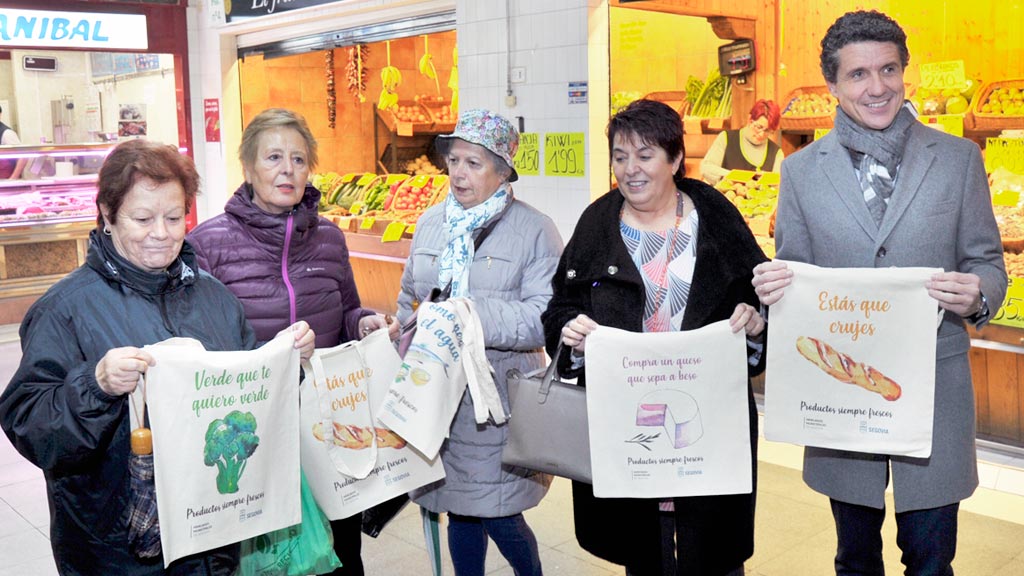 01kama_Ayuntamiento-Campaña-Consumo-Sostenible-Mercado-Albuera_KAM8249