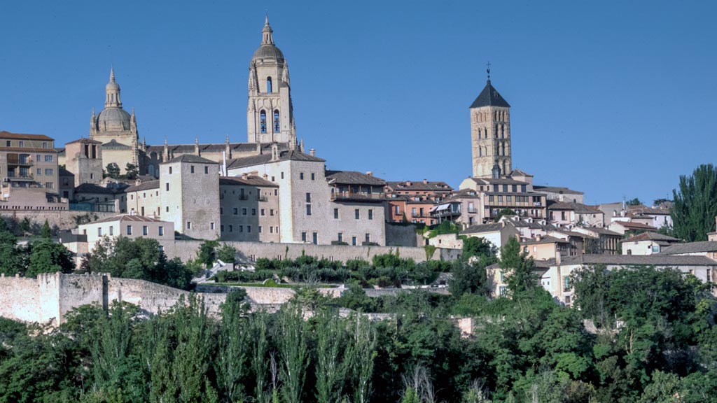 05-1kama_Segovia-Globo-Convento-Oblatas-Muralla_KAM3789