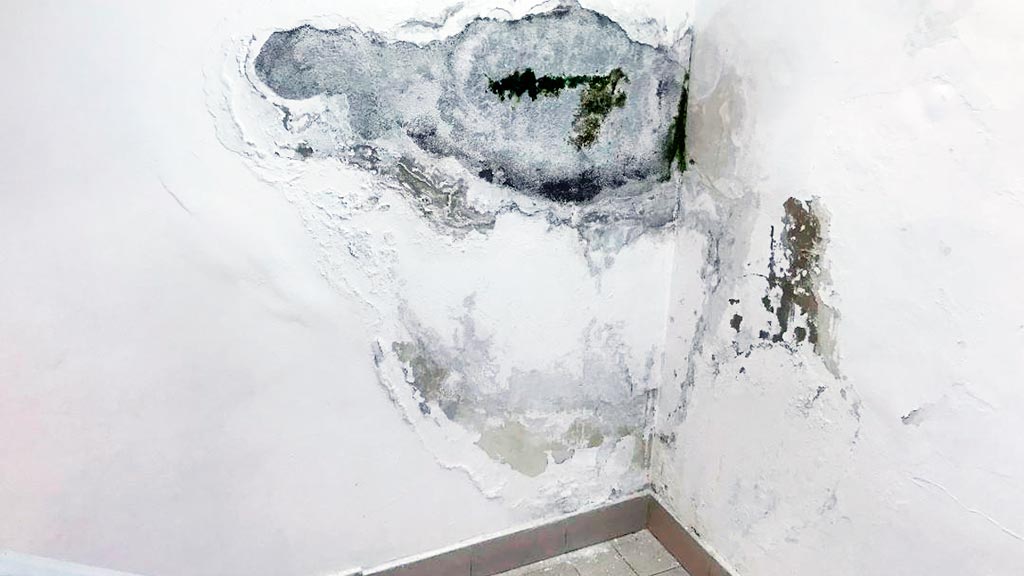 Imagen de una zona del aparcamiento subterráneo de José Zorrilla con las humedades inicialmente detectadas. / E. A.