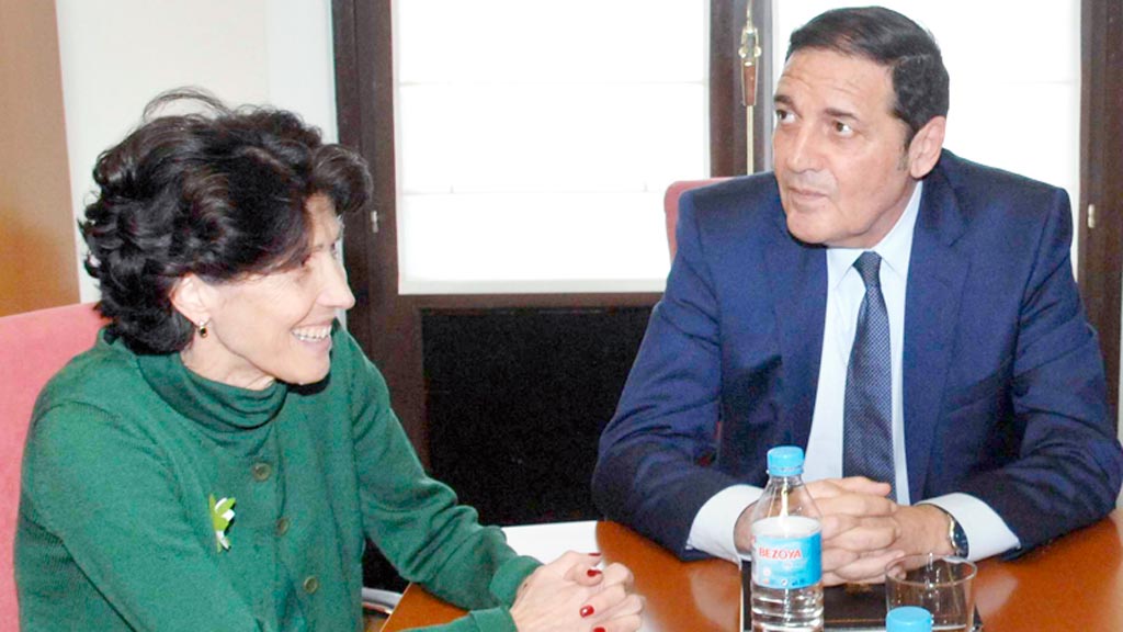 07-1chas-Reunion-consejero-sanidad-asociacion-cancer_CHA3779