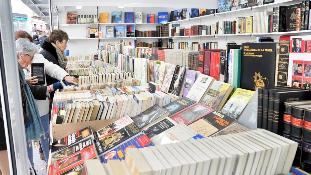 La XXIV Feria del Libro Antiguo y de Ocasión de Segovia se celebra del 9 al 18 de noviembre. /  KAMARERO