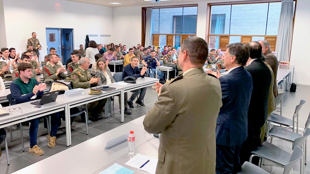 Francisco Vázquez también reivindicó el papel de las Fuerzas Armadas como defensa ante las nuevas amenzas.