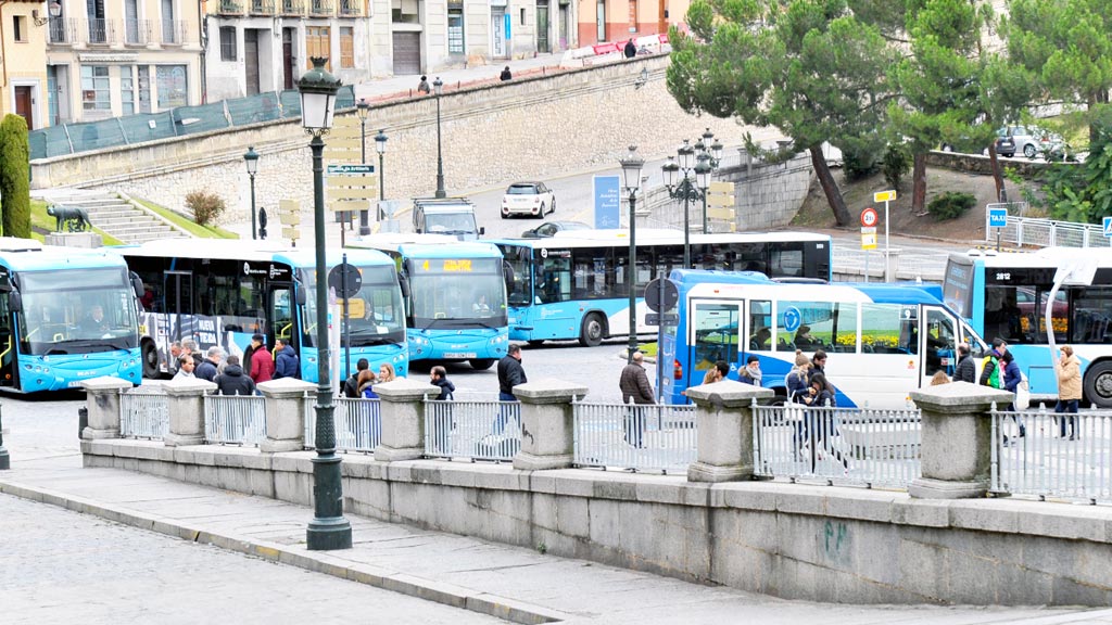 El PP pedirá en el pleno mayor supervisión de los autobuses urbanos 1 08-1kama_Autobuses-Urbanos-Plaza-Oriental_KAM2763