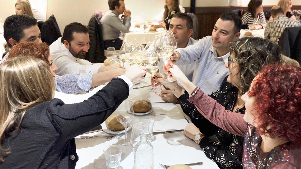 El Restaurante Casares ofreció en su cata vinos de Almansa, Campo de Borja, Jumilla, Rueda y Vinos de la Tierra de Castilla y León. / diego gómez