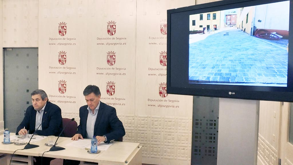 El presidente, acompañado del diputado del Área, presentó el plan de inversiones. / el adelantado