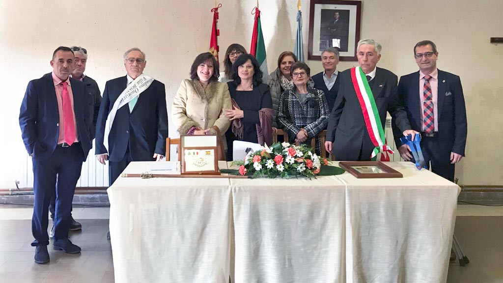 Un momento de la recepción que las autoridades de Tabladillo realizaron ayer a la delegación italiana. / el adelantado