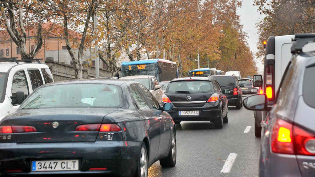 14-1kama_Turistas-Atasco-Coches_KAM9680