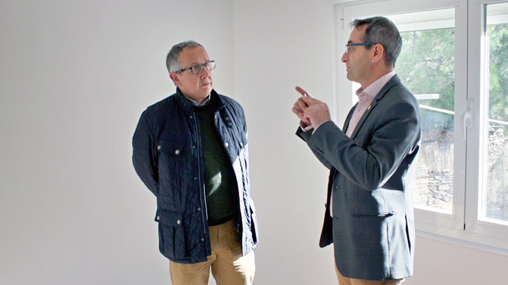 El delegado territorial de la Junta, Javier López-Escobar y el alcalde de Santa María, Jaime Pérez.