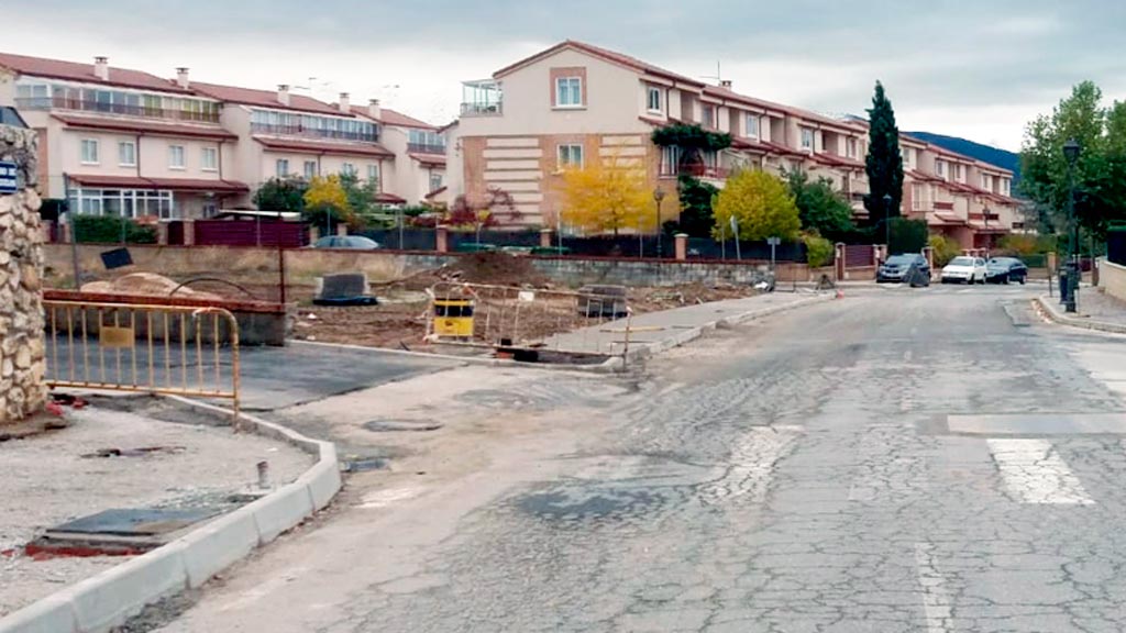 Las obras también incluyen el acerado de estas vías. / el adelantado