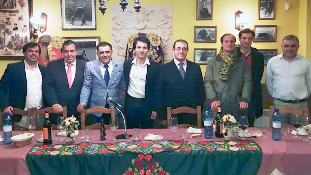 Integrante de la nueva peña taurina, en el acto de inauguración de Sepúlveda. / EL ADELANTADO