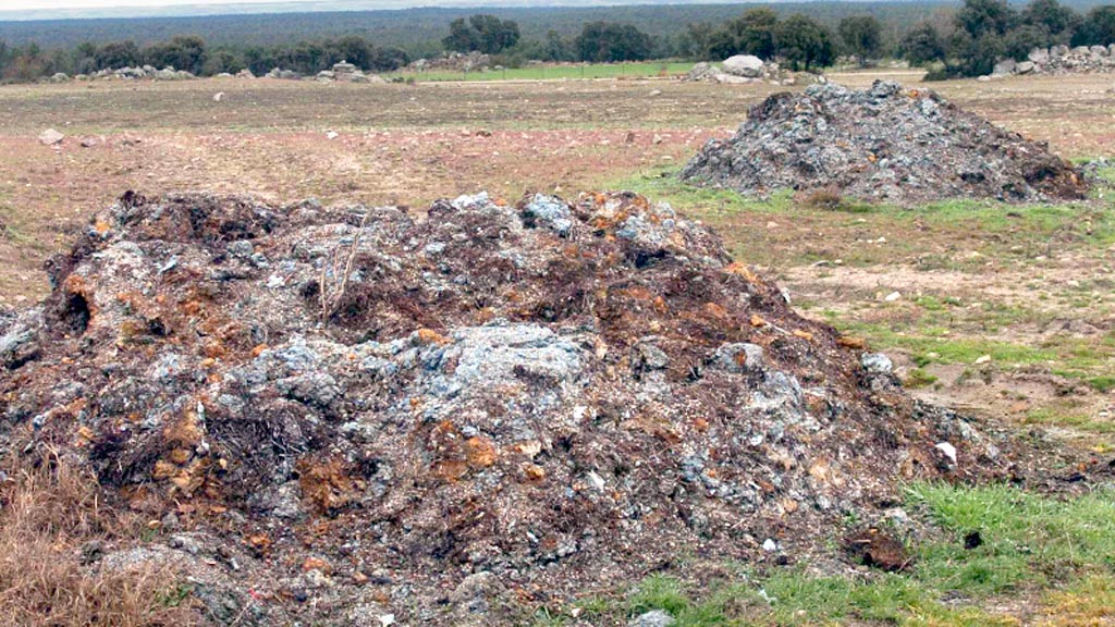 17-2gh-fuentepelayo-montones-mierda-planta-compostaje_GHG_1858