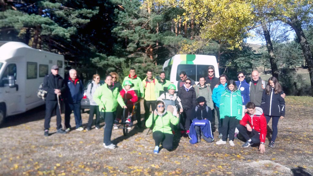 Participantes en esta primera ruta por la Garganta del río Moros. / el adelantado