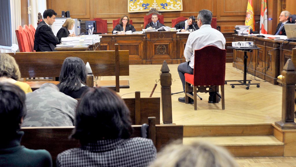 El ex alcalde, durante su declaración, en la Audiencia Provincial. /KAMARERO